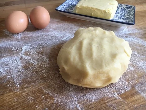 Kruche ciasto na słodką tartę