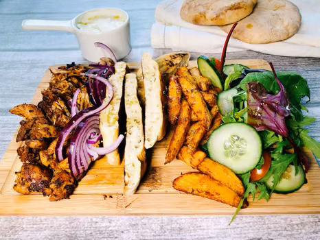CZWARTEK: GYROS Z DOMOWYMI CHLEBKAMI PITA