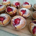 muffiny z truskawkami puszyste i wilgotne w środku :)