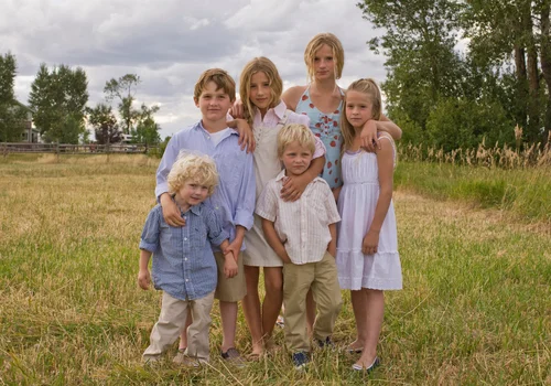 Dzień Rodzeństwa: Historia, Sposoby Świętowania i Znane Rodzeństwa