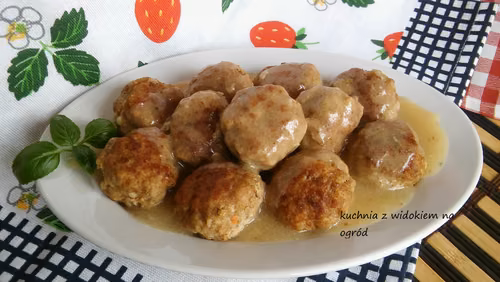 Pulpety w sosie własnym. Delikatne klopsiki mięsne.