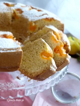 Babka migdałowa z mandarynkami
