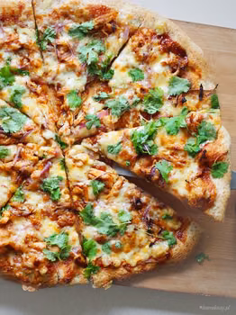 Pizza z kurczakiem barbecue