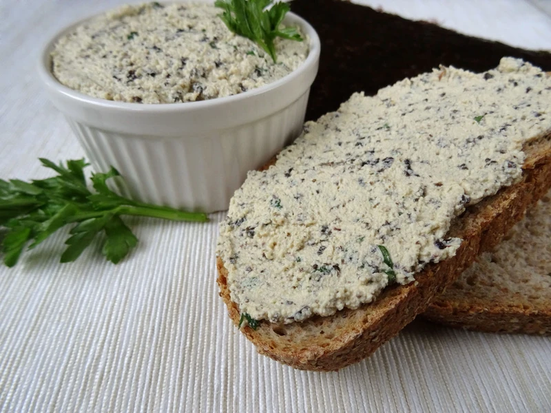 Bez-rybna pasta z wędzonego tofu