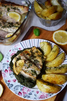 Pieczony leszcz plus serowy szpinak i ziemniaczki!