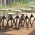 Taboret z regulowaną wysokością