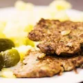 Kotleciki z mielonej wołowiny z cebulą oraz pietruszką