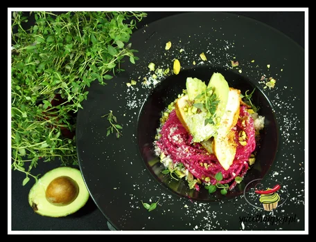 Makaron z buraczanym pesto