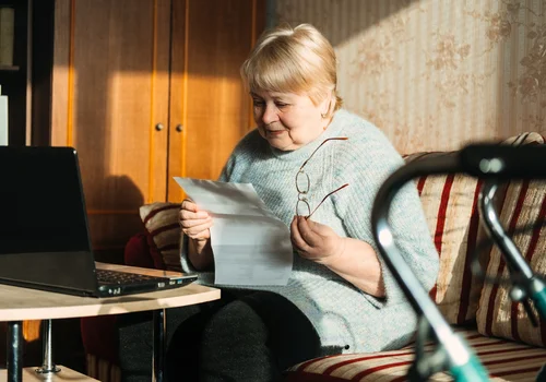 Skarbówka wypłaci nawet 800 złotych bez składania wniosku! Na początku 2026 roku ruszają zwroty dla emerytów