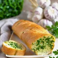 Bagietka z masłem czosnkowo-pietruszkowym