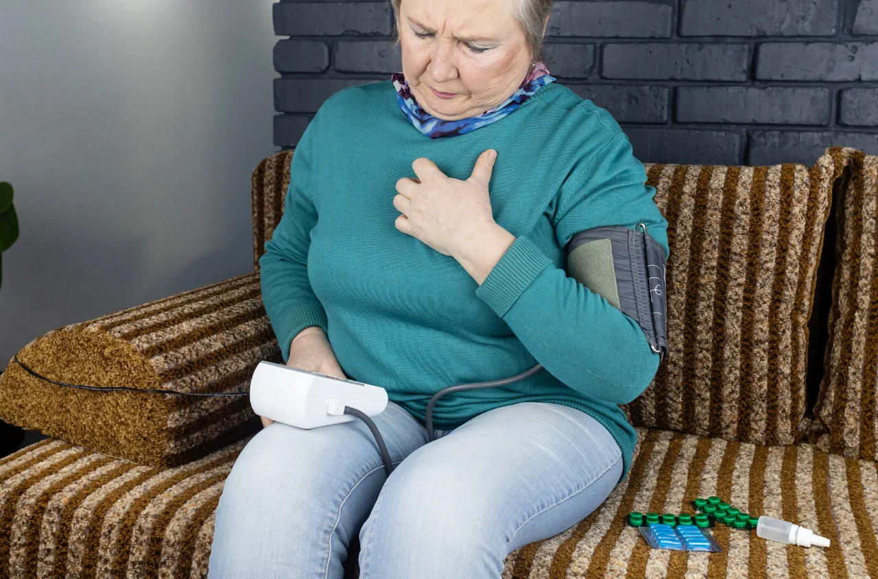 "200 plus" co miesiąc dla chorych! Lista schorzeń uprawniających do tego świadczenia jest długa