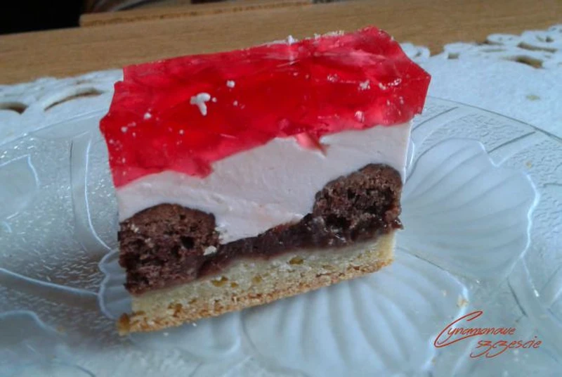 Ciasto z kulkami i kremową pianką