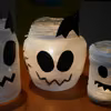 Lampiony na Halloween z bandaży i słoików