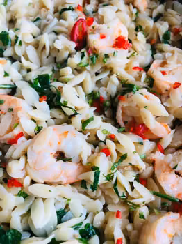 PONIEDZIAŁEK: KREWETKI Z MAKARONEM ORZO