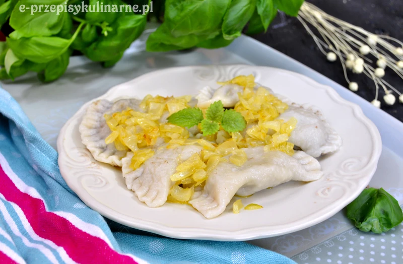 PIEROGI Z WĄTRÓBKĄ