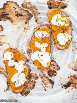 Bruschetta z dynią i kozim serem
