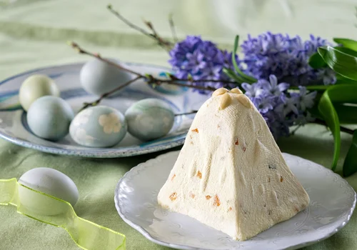 🔺 Pascha nieprzypadkowo ma taki kształt – odkryj jej symbolikę i przepis!