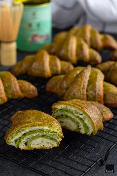 Croissanty z zieloną herbatą matcha