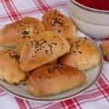Pieczone pierożki z pieczarkami