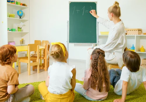 MEN szykuje zmiany w szkolnych pensjach. O ile wzrosną zarobki nauczycieli?