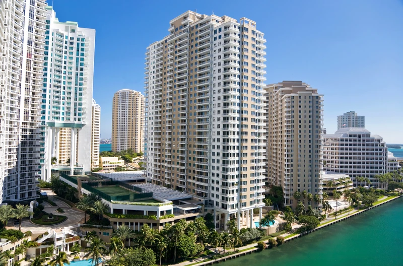 Polska droższa od Florydy!? Polacy wybierają Miami zamiast Warszawy!