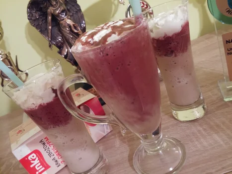 KAWOWE SMOOTHIE BORÓWKOWO-BANANOWE