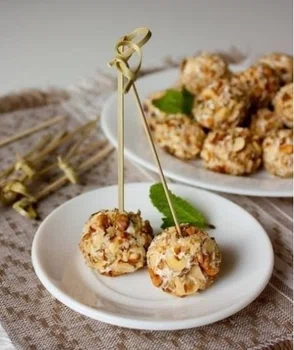 Serowo-orzechowa przekąska