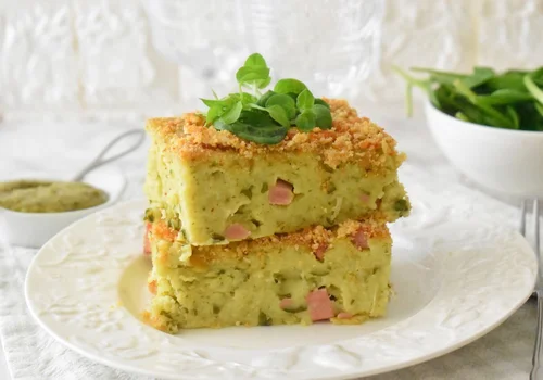 Babka ziemniaczana z bazyliowym pesto