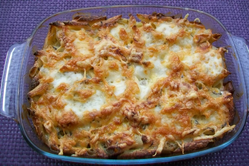 Zapiekanka makaronowa z łososiem