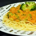 Spaghetti z sosem pomidorowym i brokułami