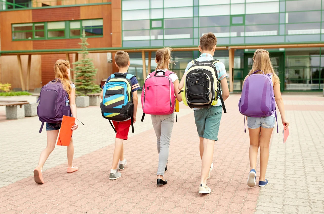 Harmonogram roku szkolnego 2025/2026 ucieszy uczniów i rodziców! Będą aż 4 opcje na przedłużenie weekendów