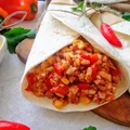 Burrito z ryżem i mięsem mielonym