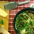 Wtorek: Spaghetti z rzepy z polędwiczką i groszkiem
