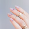 Delikatne pierścionki i ciekawy manicure