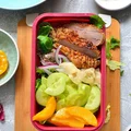 PRZEPIS NA LUNCH BOXA DO PRACY! PIECZONY INDYK Z SAŁATKĄ NA SŁODKO.