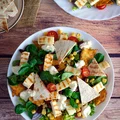 Sałatka z kurczakiem i serem halloumi