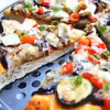 PIZZA Z BAKŁAŻANEM, CUKINIĄ I TRZEMA SERAMI