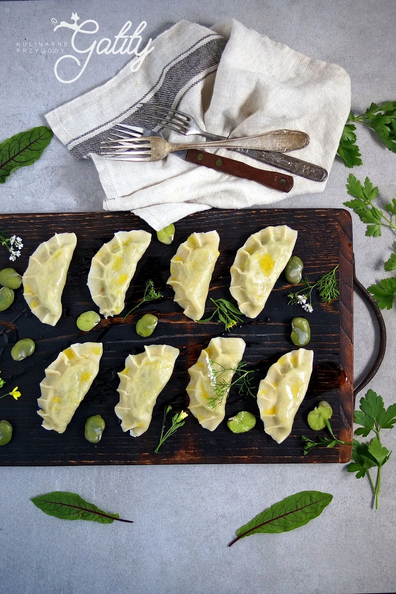 Pierogi z bobem i serem