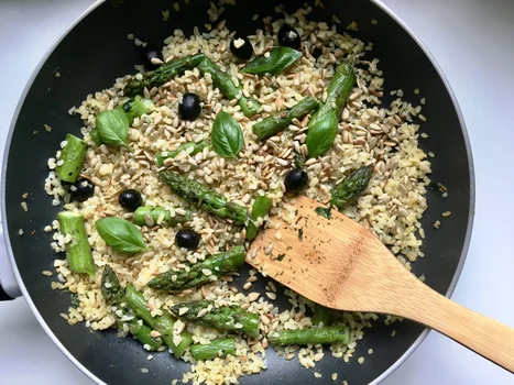 KASZA BULGUR ZE SZPARAGAMI