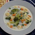 Zupa brokułowa z tortellini