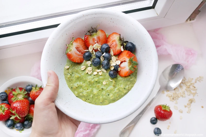 Zielona owsianka z matcha