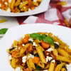 Penne z dynią, fetą i pomidorami suszonymi