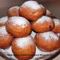 Pączki z dżemem truskawkowym