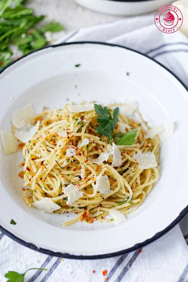 Spaghetti aglio olio e peperoncino