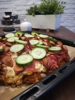 Domowa pizza z ogórkiem świeżym !