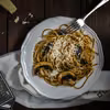 PEŁNOZIARNISTE SPAGHETTI Z BIAŁYM WINEM I GRZYBAMI