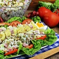 Sałatka z ziemniakami i pieczarkami