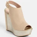 Buty na koturnie