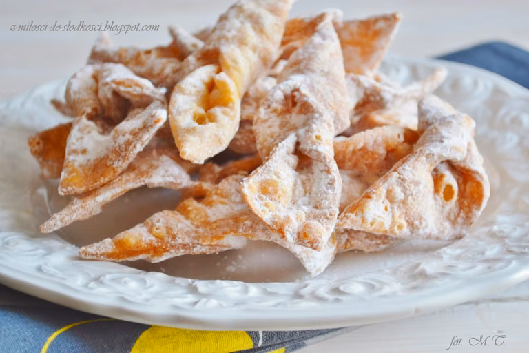 Karnawałowe kruche faworki