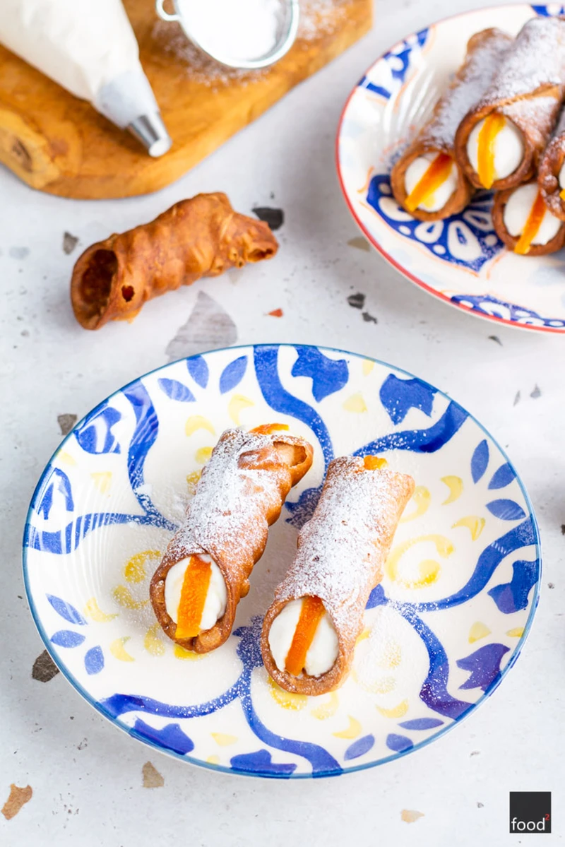 Sycylijskie cannoli z ricottą i kandyzowaną skórką pomarańczową - food²